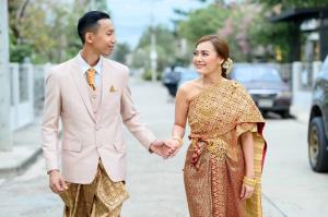 ชุดไทยเจ้าสาว ชุดไทยจักรพรรดิ์ เช่าที่แบมบี้ เวดดิ้ง ห้วยขวาง